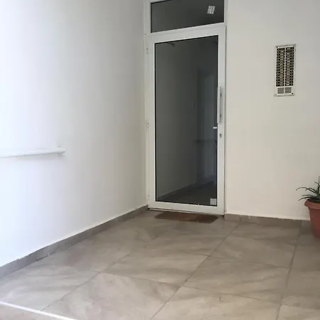 Beach 1a Apartment *