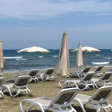 Beach 1a דירה